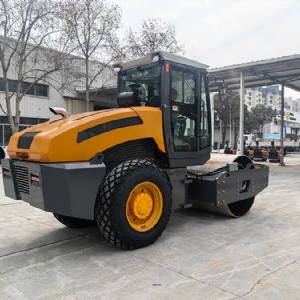 座驾压路机STS08