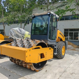 座驾压路机STS08